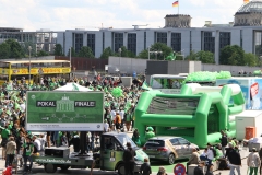 Volkswagen VW DFB Pokalfinale 2015 Live-Kommunikation Fanbande Berlin Washingtonplatz Pokal Finale LED Truck Gelände Hüpfburg