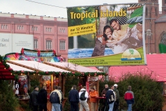 Tropical Islands 2008 Urlaubsfeeling bundesweit Deutschlands Fernweh wird gestillt Bundesweite Kampagnenführung Urlaubsfeeling Kampagnenkommunikation Außenwerbung Mega Flags