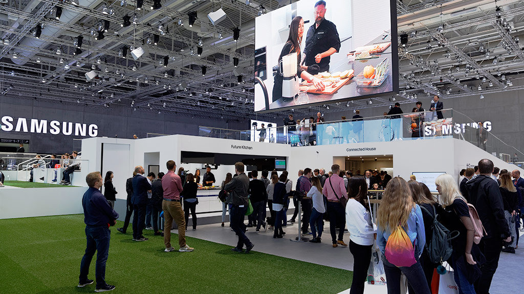 IFA 2019 Samsung Connected Living IFA Messe Influencer Live Cooking Show Chef Bot Roboter Kochhelden.tv Future Kitchen Connected House