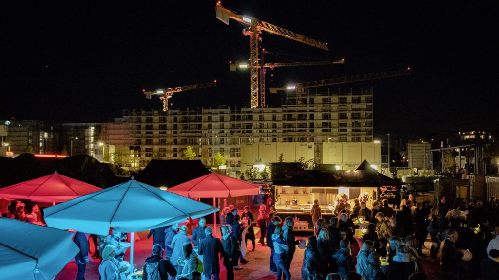 Europa City Wasserstadt Mitte 2018 Eröffnungsfeier mit Berlin leuchtet Stadtteil im Rampenlicht Eventgelände bei Nacht