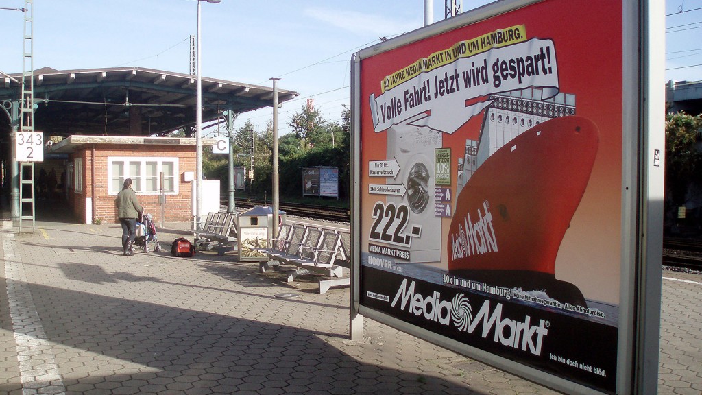 Media Markt Kampagnenführung 2010 Die Erhöhung des Zoomfaktors Produktion, Installation, Wartung OOH Out of Bahnhofwerbung Plakat