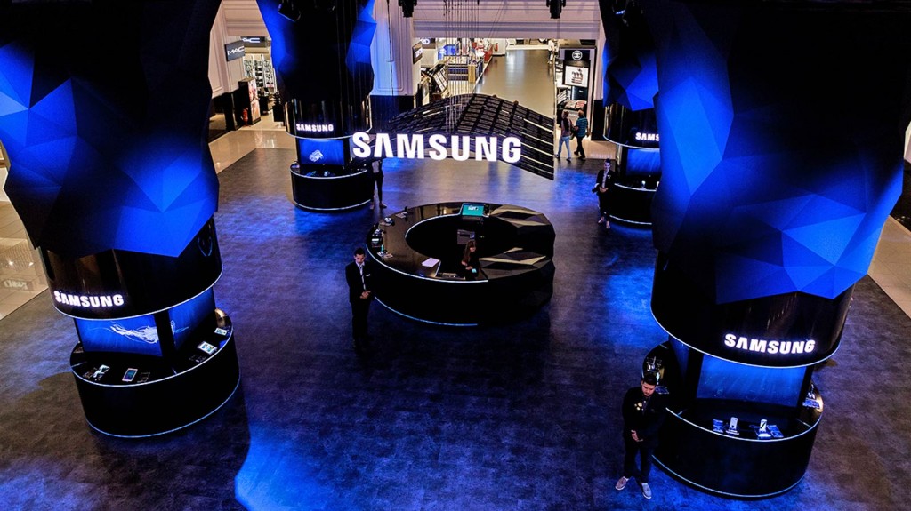 Samsung IFA KaDeWe 2015 Innovating Evolution Next is Now Schaufenster Atrium VIP Dinner Kaufhaus des Westens Fläche