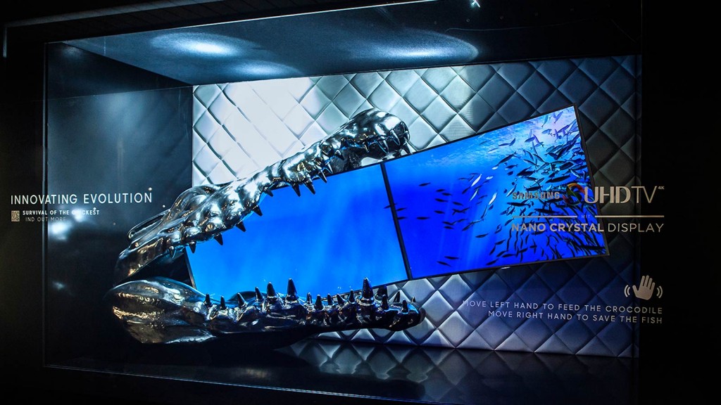 Samsung IFA KaDeWe 2015 Innovating Evolution Next is Now Schaufenster Atrium VIP Dinner Survival of the quickest Krokodil Curved Screen