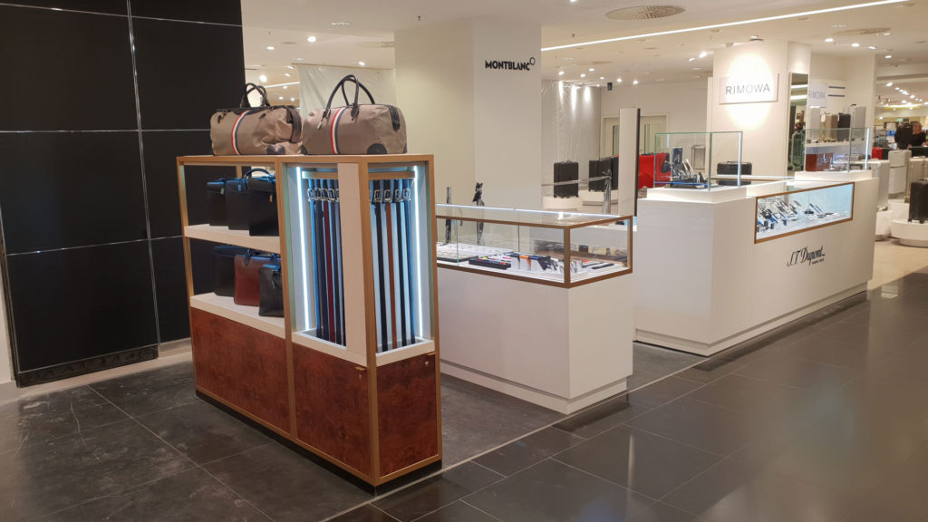 S.T. Dupont Deutschland KaDeWe Shopgestaltung 2017 Luxus Accessoires Shopausbau Shop Konzept Ausbau Umgestaltung Gestaltung Umbau Neuer Standort Seitlich